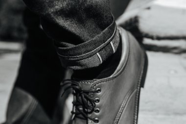 retro ayakkabı ayaklarda Mens