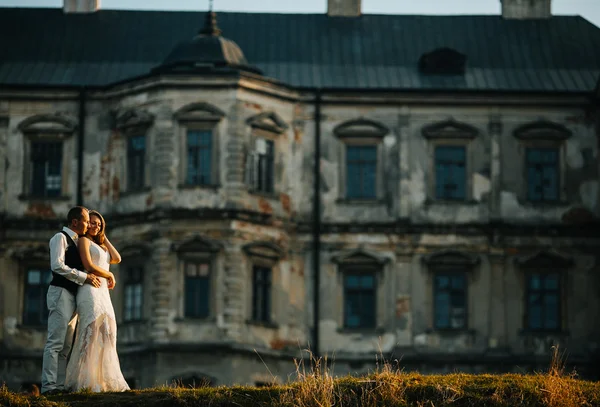 Nádherný pár pózuje — Stock fotografie