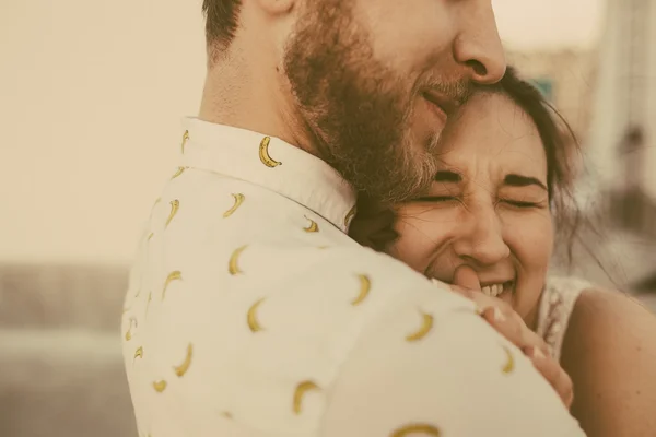 Beautiful couple in the city — Stock Photo, Image