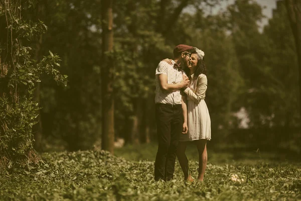 Beautiful couple in the city — Stock Photo, Image