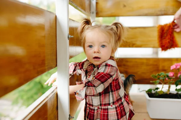 Little girl playing on the balcony — Stock Photo, Image