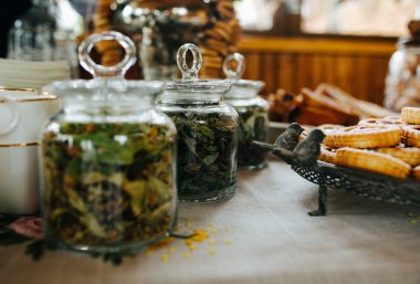 yeşil çay ve kurabiye