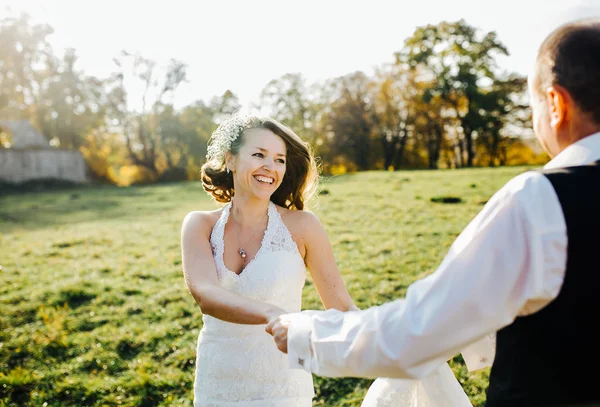 Belo casal se divertindo — Fotografia de Stock