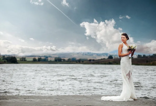 Bride at the lake — Stock Photo, Image