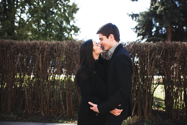 Casal no parque — Fotografia de Stock