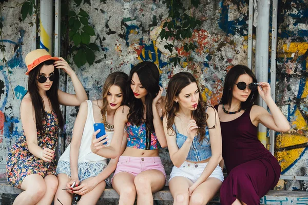 Five beautiful young girls relaxing — Stock Photo, Image