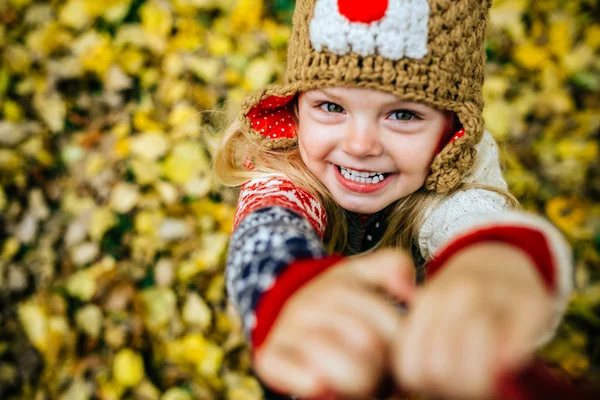 Daugher smile in camera — Stock Photo, Image