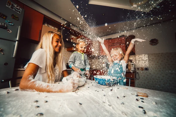 Mother and children playing — Stock Photo, Image