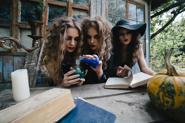 Three vintage witches perform magic ritual — Stock Photo, Image