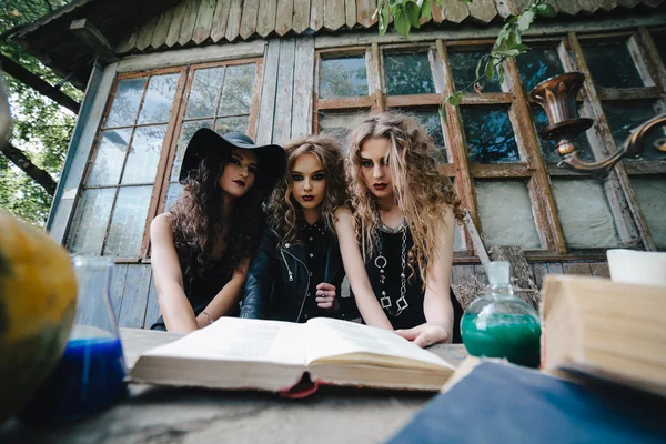 Three vintage witches perform magic ritual — Stock Photo, Image