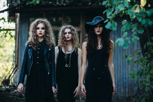 Trzy kobiety jako czarownice — Zdjęcie stockowe