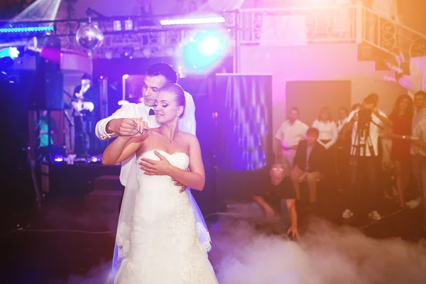 Bela dança do casamento — Fotografia de Stock