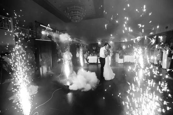 Bela dança do casamento — Fotografia de Stock