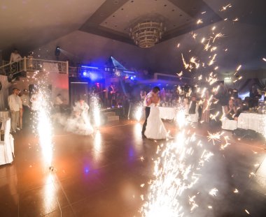 Güzel düğün dansı