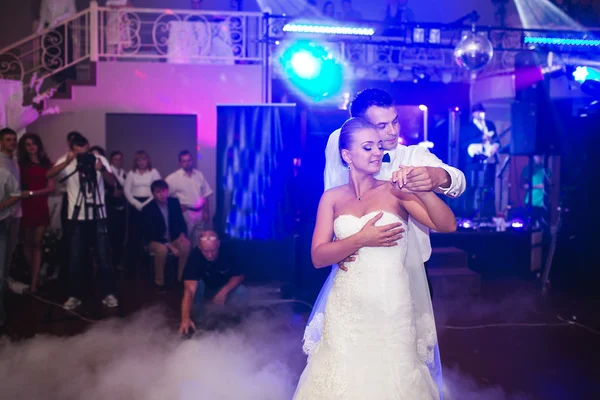 Bela dança do casamento — Fotografia de Stock