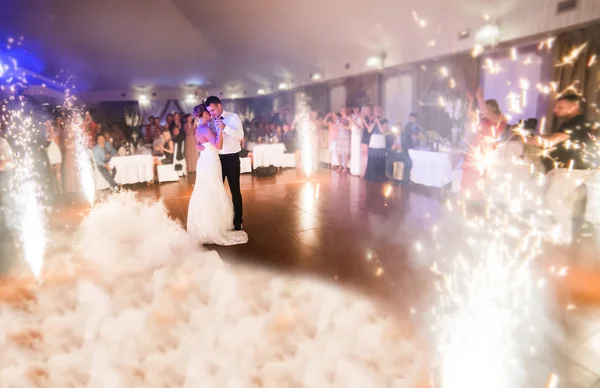 Bela dança do casamento — Fotografia de Stock