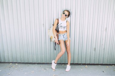 güzel sarışın poz