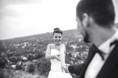 Evlilik çift kamera için poz