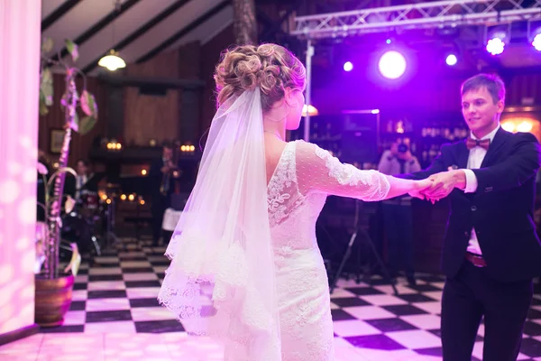 Bela dança do casamento — Fotografia de Stock