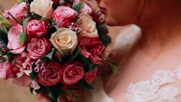 Bride with bouquet, closeup — Stock Video