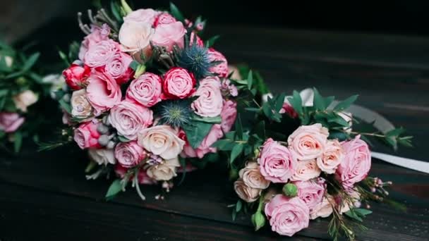 Ramo de boda con rosas — Vídeos de Stock