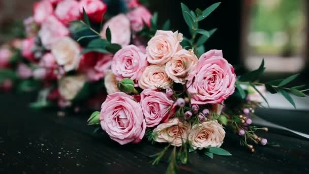 Bouquet da sposa con rose — Video Stock