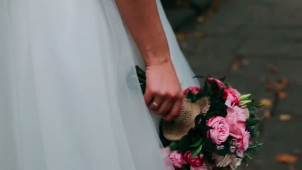 Bride with bouquet, closeup — Stock Video