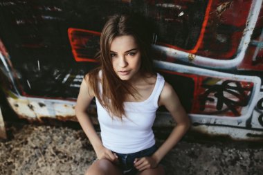 genç güzel kız poz