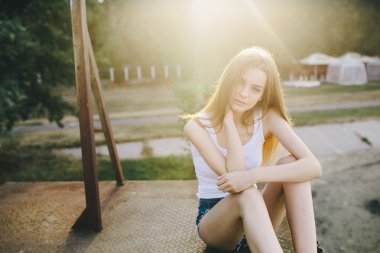 genç güzel kız poz