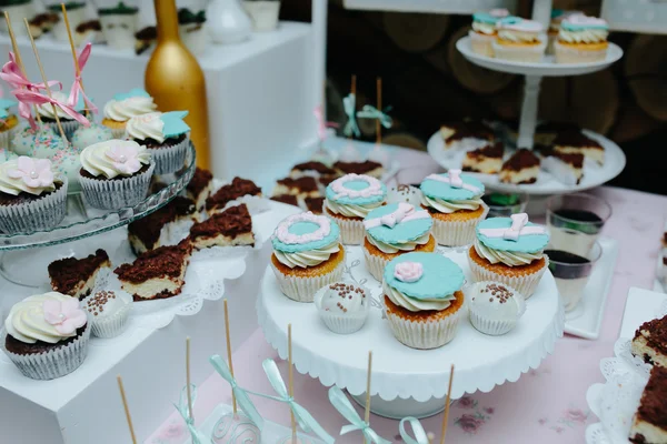 Delicioso bolo de casamento fantasia — Fotografia de Stock