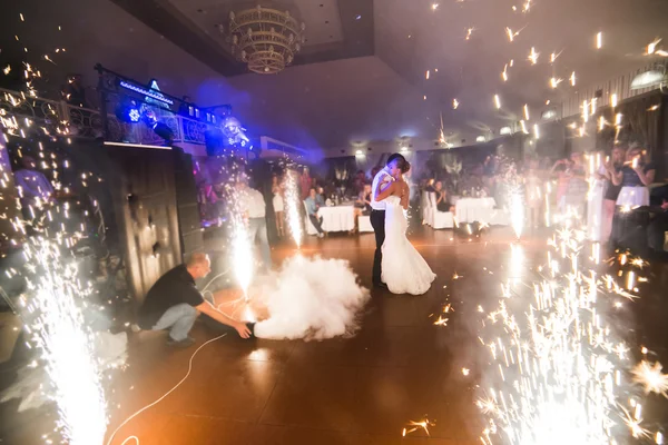 Beautiful wedding dance — Stock Photo, Image