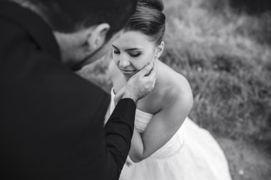 hafifçe dokunuşlar gelini çehresini damat