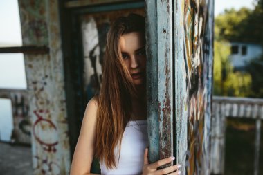 genç güzel kız poz