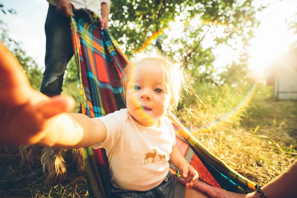 Feliz família jovem alegre — Fotografia de Stock