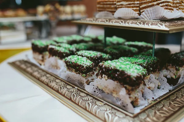 Lezzetli süslü düğün pastası