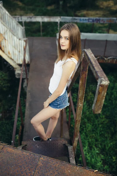 Young beautiful girl posing — Stock Photo, Image