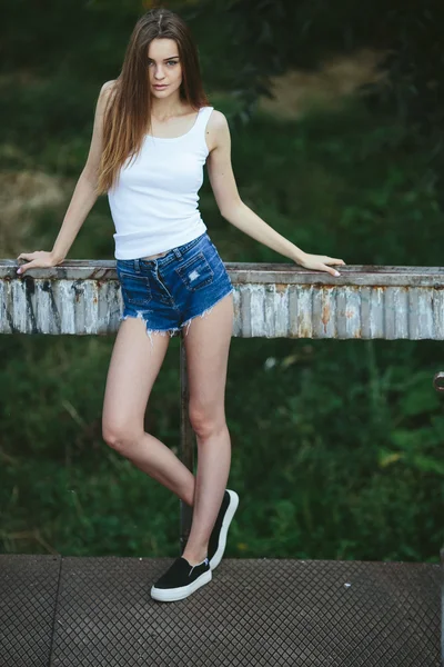 Young beautiful girl posing — Stock Photo, Image