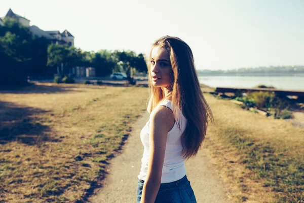 genç güzel kız poz