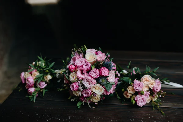 Buquê de casamento com rosas — Fotografia de Stock