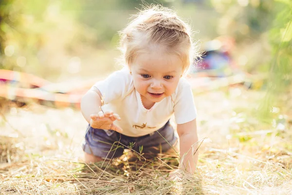 Little girl crawling — Stock Photo, Image