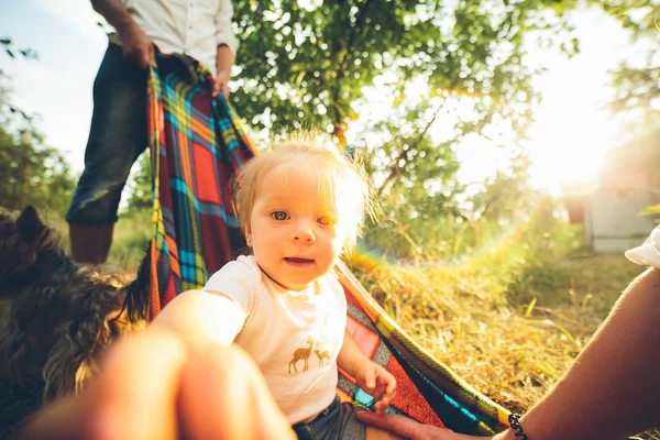 Mutlu genç aile — Stok fotoğraf