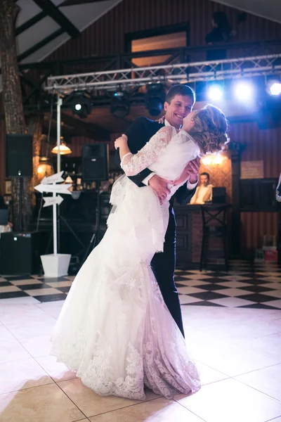 Bela dança do casamento — Fotografia de Stock