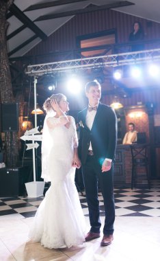 Güzel düğün dansı