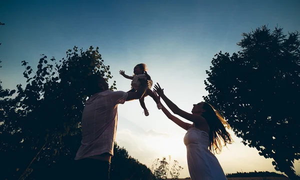 Parents and kid spending time — Stock Photo, Image