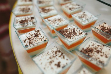 Lezzetli süslü düğün pastası