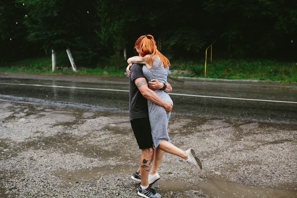 Uomo vomita la sua ragazza — Foto Stock