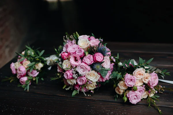 Bouquet de mariage avec roses — Photo