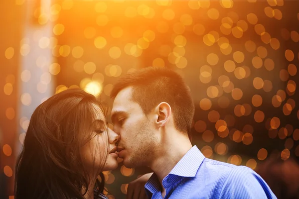 Couple have fun in the city — Stock Photo, Image