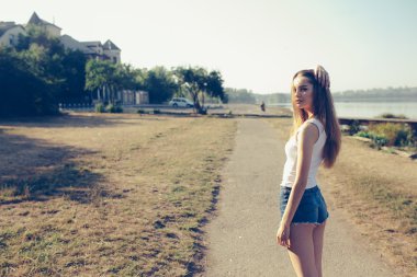 genç güzel kız poz