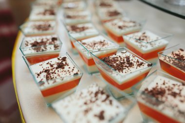 Lezzetli süslü düğün pastası